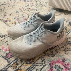 Hoka Arahi 6 size 8